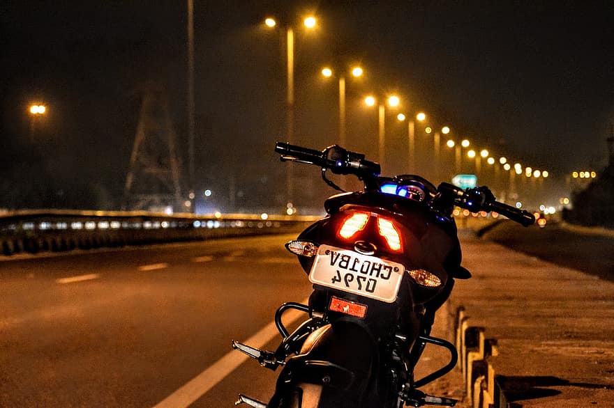 motorcykel, hovedvej, ride, sport, køretøj, biker, gade, gadebelysning, køre, hastighed, Chandigarh
