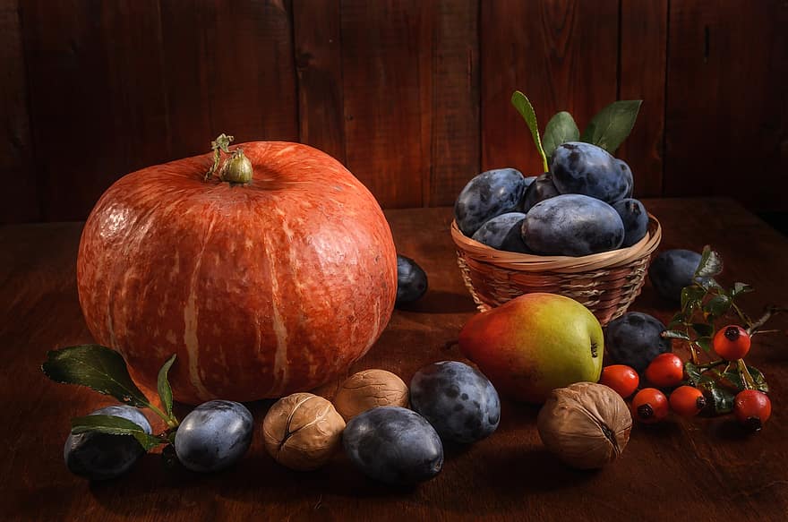 l'automne, saisonnier, nutrition, légume, fruit, églantier, prune, poire, citrouille, des noisettes