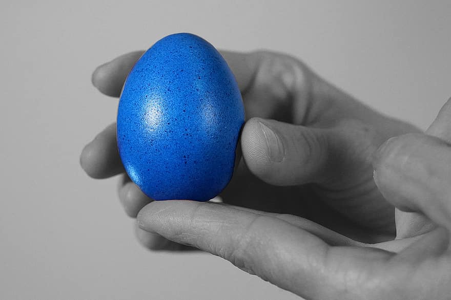 Pascua de Resurrección, huevo, mano, huevo azul, huevo pascual, celebracion