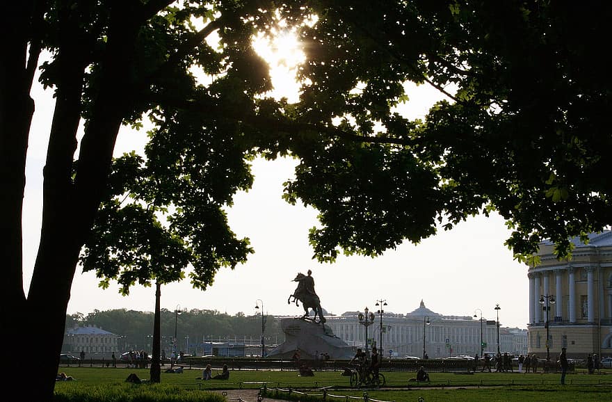 szenátus tér, Nagy Péter emlékműve, bronz lovas, Szentpétervár, Falconet szobrász, Sunny Bunny, Rabbit Luminous, Sunny Rabbit, fa, építészet, híres hely