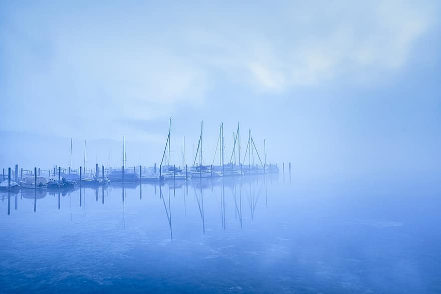 морски пейзаж, езеро, син час, полумрак, мъгла, док, порт, вода, отражение на водата, лодка