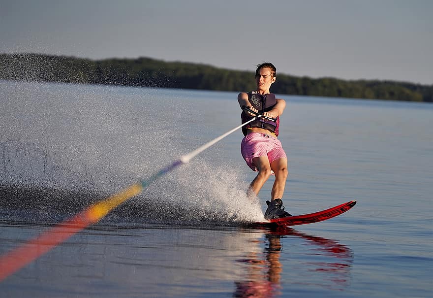Ūdens slēpošanas, slaloms, atpūta, ezers, slēpošana, sportists, slēpotājs, dzīvesveids