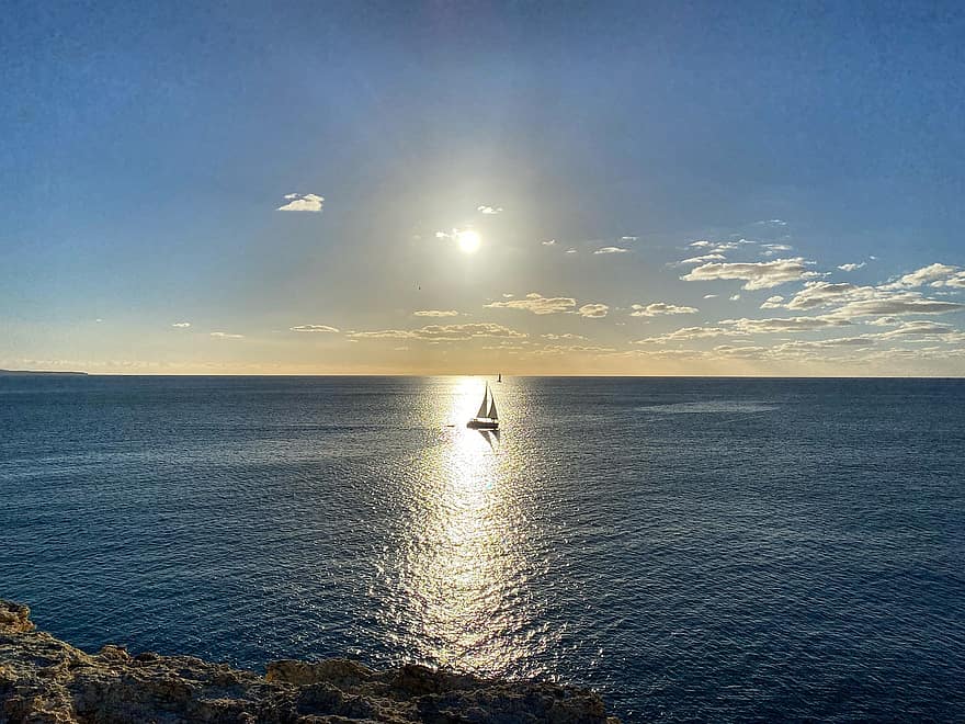 barca, andare in barca, mare, tramonto, orizzonte, sole, luce del sole, riflessione, oceano, acqua, barca a vela