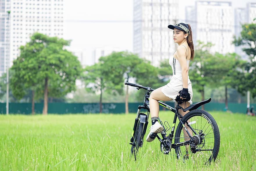 dziewczynka, odzież sportowa, rower, moda, odzież aktywna, jazda na rowerze, Jazda rowerem, kobieta, wietnamska dziewczyna, Model, poza