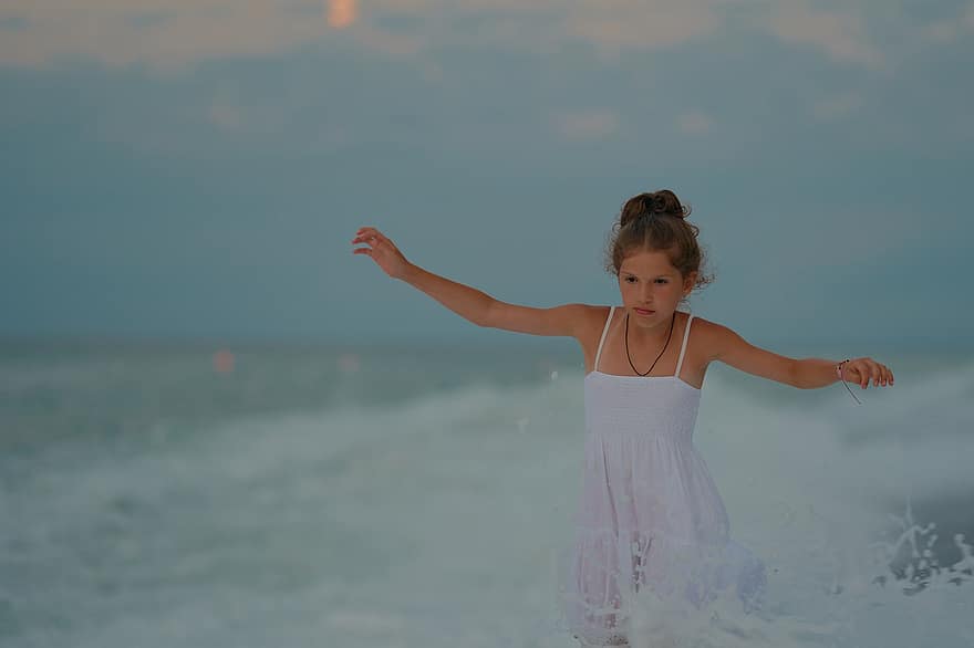 menina, adolescente, mar, ondas, de praia