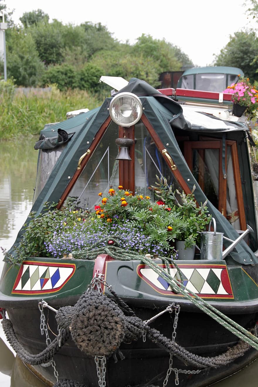 Bogen, Blumen, schmales Boot, Kanal, Kanalfahrt, Ferien