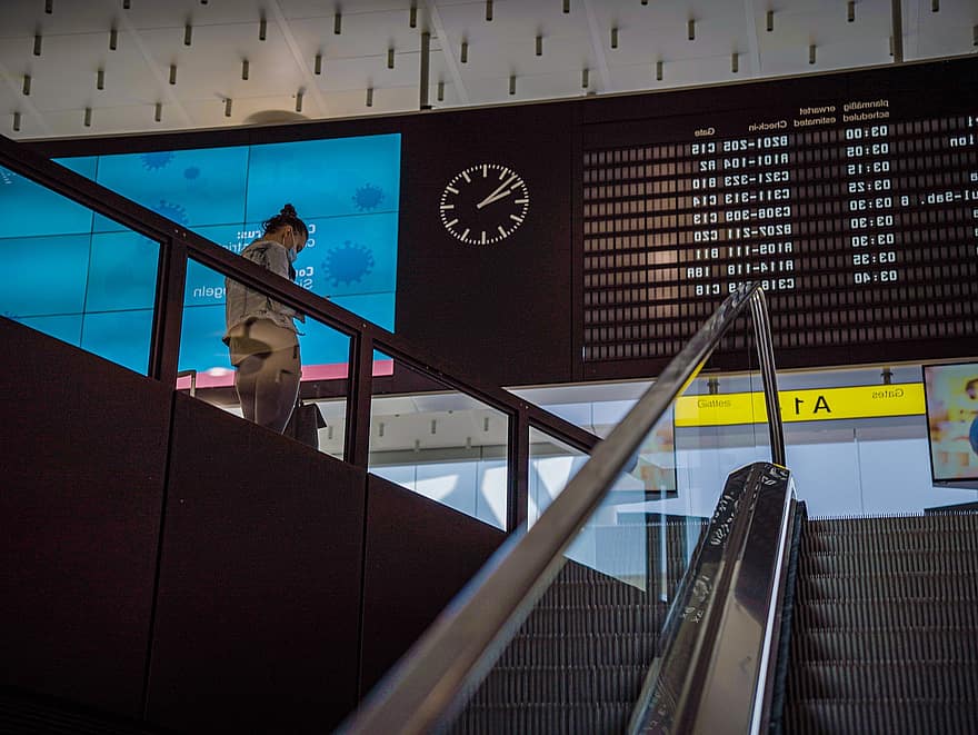 терминал на летище, Табло за график, ескалатор, летище, Борд на разписанието на полетите, Система за показване на информация за полета, Табло за показване на летището, часовник, екран, борд, информация