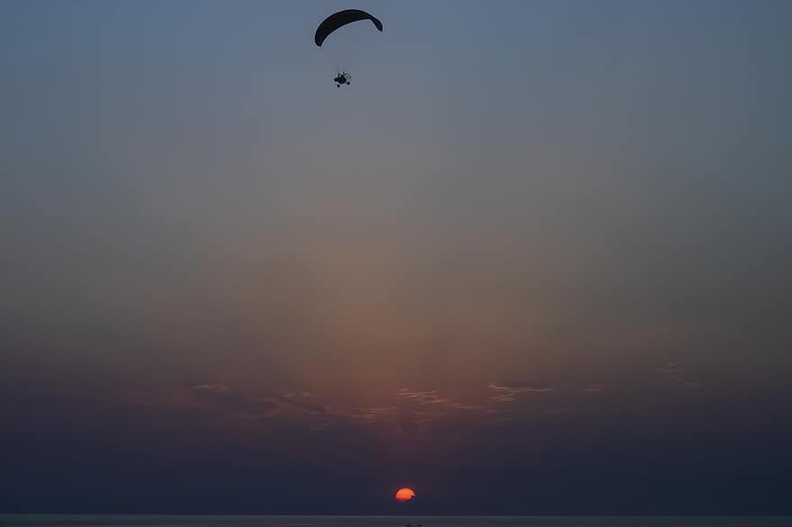 paragliding, volný čas, dobrodružství, moře, oceán, západ slunce, soumrak, venku, provincie Mazandaran, Írán, cestovat