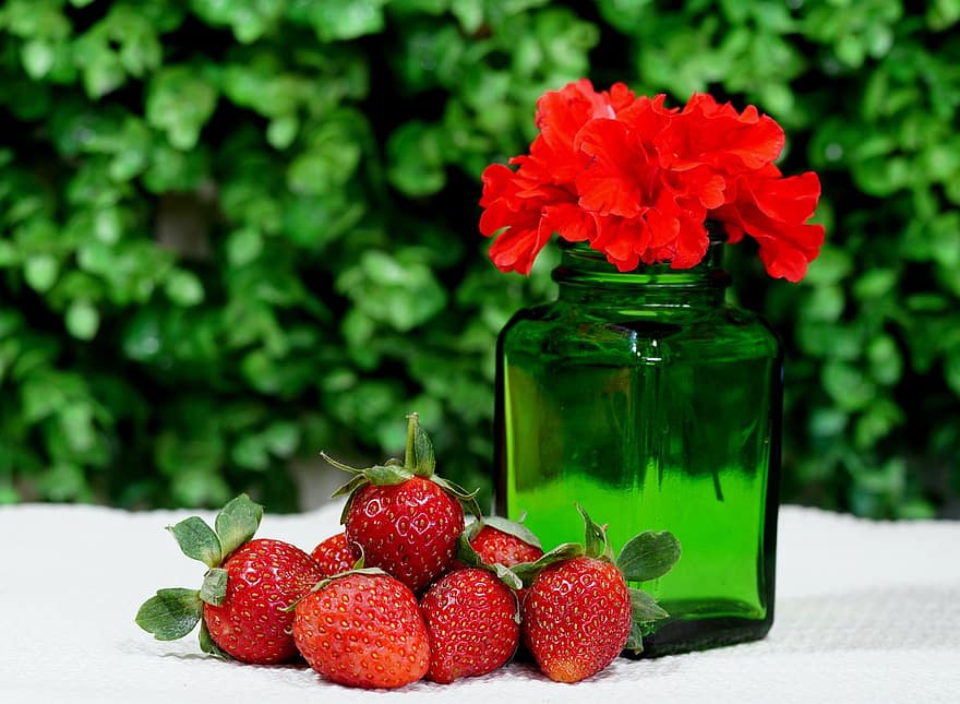 stroberi, botol hijau, bunga-bunga, buah-buahan, kembang sepatu, bunga merah, buah merah, beri, makanan, organik, dekorasi