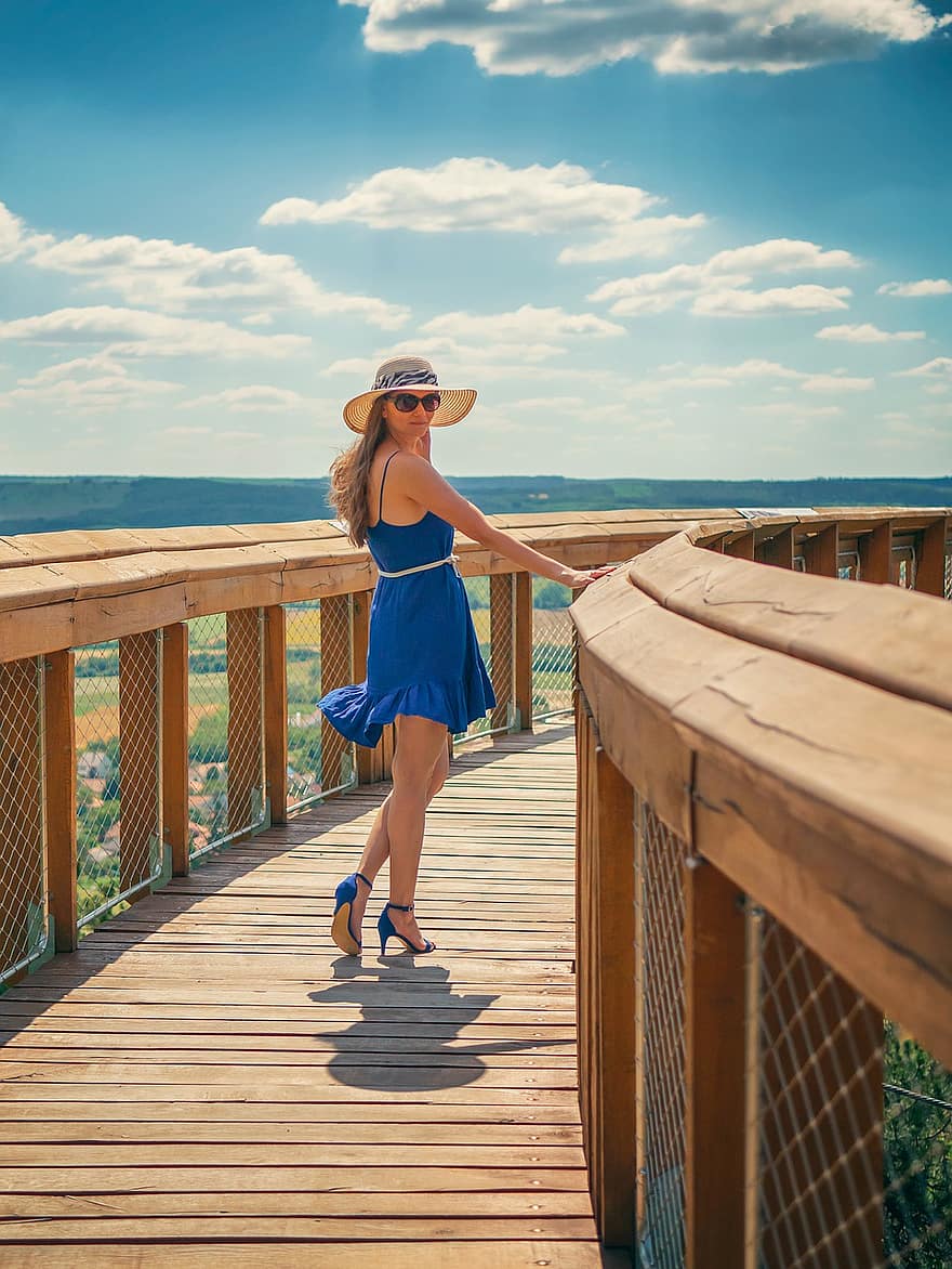 donna, moda, turista, giovane donna, ragazza, vestito blu, cappello, occhiali da sole, posa, turismo, viaggio