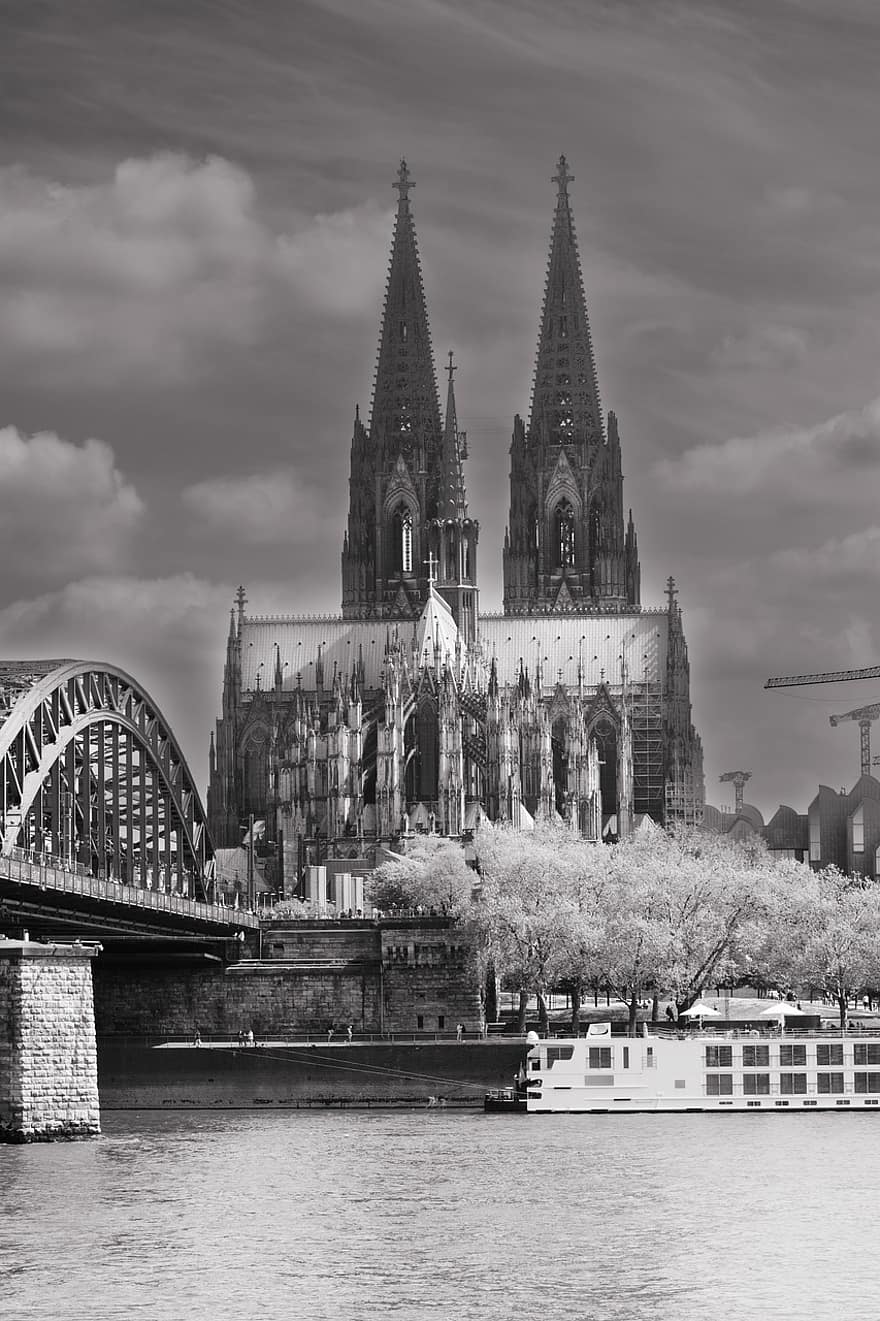 Köln, Kölnin katedraali, joki, kaupunki, mustavalkoinen, arkkitehtuuri, kuuluisa paikka, uskonto, kristinusko, goottilainen tyyli, katolisuus