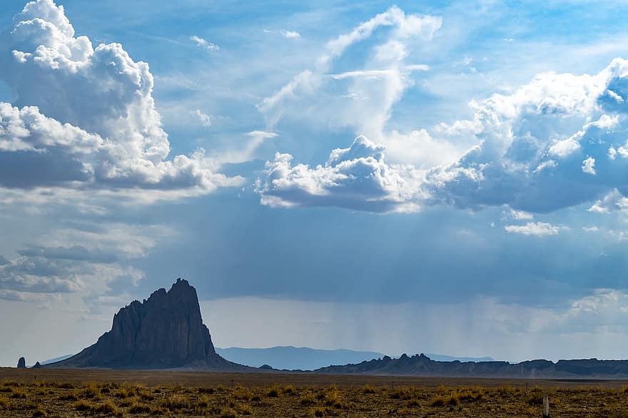 Ship Rock, monadnock, Novo México, panorama, natureza, geologia, formações rochosas, céu, nuvens, deserto