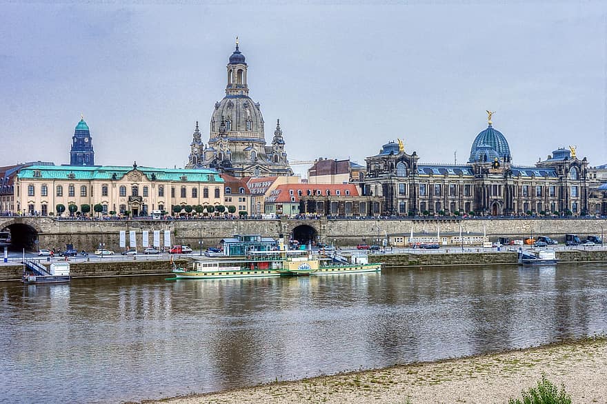 Dresden, Duitsland, rivier-, stad, gebouwen, oude gebouwen, kerk, koepel, toren, boten