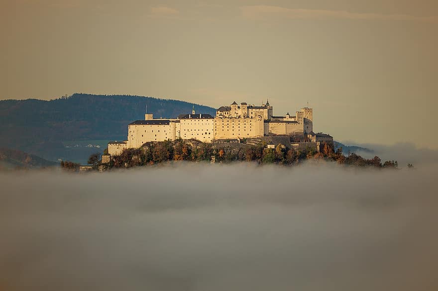 pháo đài hohensalzburg, Lâu đài, đỉnh đồi, những đám mây, sương mù, đồi núi, Pháo đài, thời trung cổ, lâu đài thời trung cổ, sự củng cố, Thành lũy