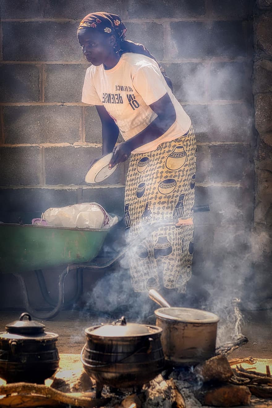жінка, приготування їжі, африканський, дрова, камін, чайник, каструля для приготування їжі, диму, кухня, на відкритому повітрі, життя