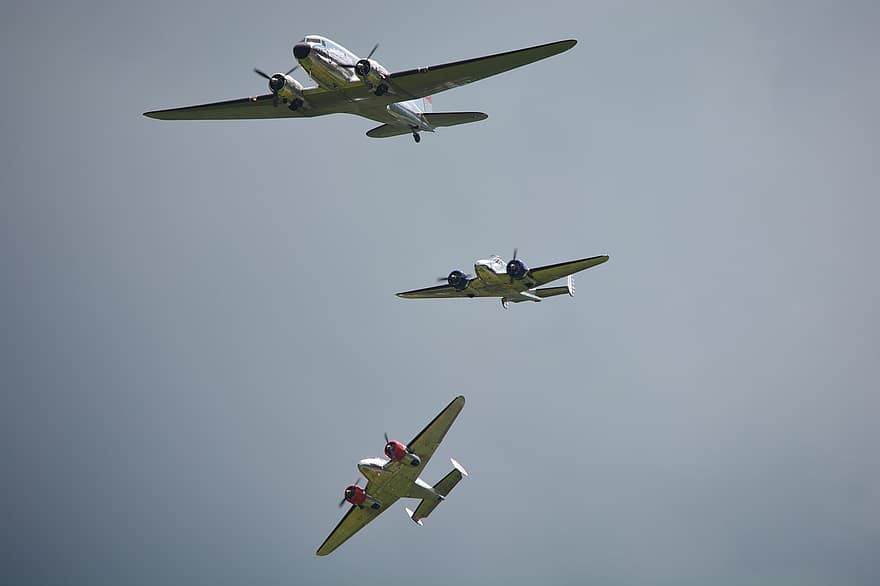 Douglas DC-3, model Beechcraft 18, samoloty, pokaz lotniczy, Pokaz lotniczy Mollis, lotnictwo, podróżować, transport, Klasyczna formacja