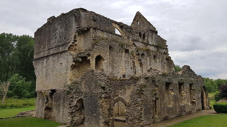 Minster Lovell Hall, ruin, Oxfordshire Cotswolds