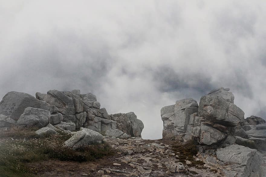 montagna, rocce, paesaggio, natura, collina, scogliera, pietre, nebbia, nuvole, nuvole scure