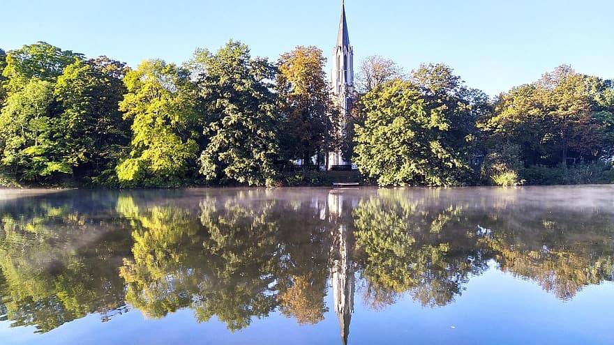 Kirche, See, Bäume, Kirchturm, Reflexion, nebelig, Natur