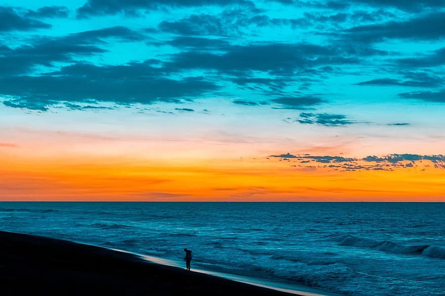 solnedgang, strand, silhuet, mand, hav, skumring, tusmørke, efterglød, ocean, horisont, marinemaleri