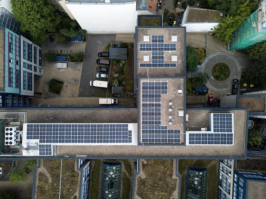 ソーラーパネル、屋上、建物、太陽光発電、太陽電池パネル、太陽光エネルギー、電気、業界、持続可能性、都市