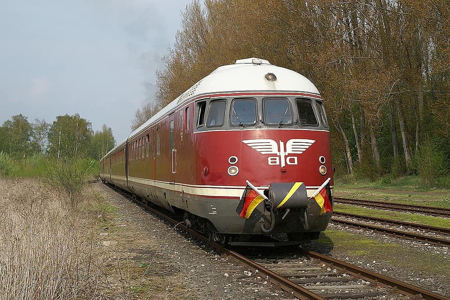 Zug, Eisenbahn, Deutsche Bahn, db, Vt08, Triebwagen, Weltmeisterzug, Braunschweig, Eierkopf, historisch, Dieseltriebwagen