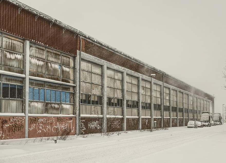 pamesta, rūpnīcā, putenis, ceļš, ziemā, sniegs, auksts, laikapstākļi, ēka, vecs, grafiti