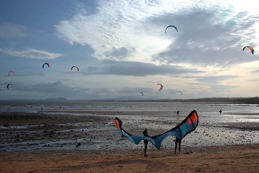 kitesurfing, kiteboarding, plajă, sportiv, sporturi extreme, vară, apă, val, aventură, activități recreative, navigație