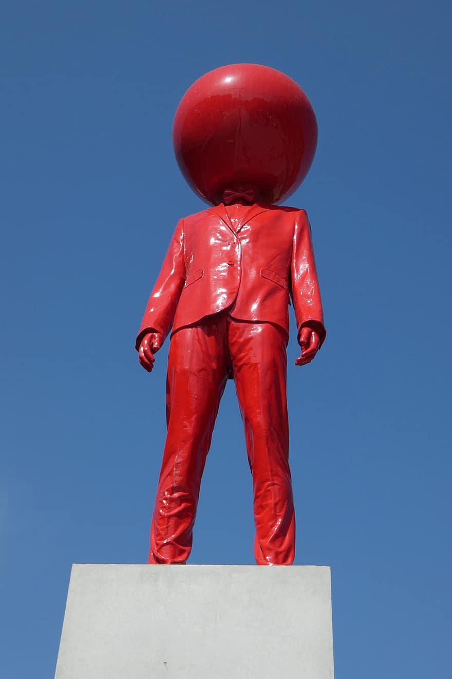 статуя, скульптура, мистецька інсталяція, червоний, людина, сучасний, чоловіки, один чоловік, успіху, блакитний, бізнесмен