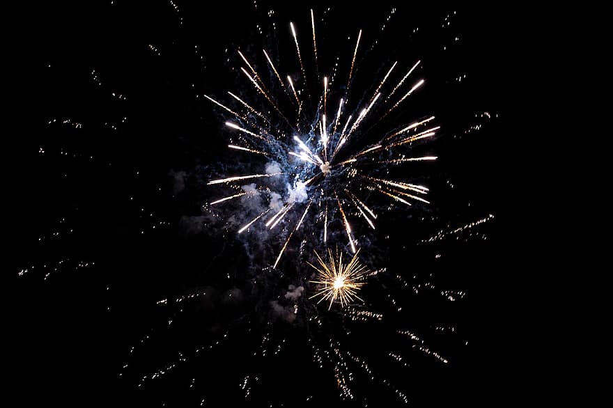 花火、火花、夜、爆発、輝く、イブニング、夜間、パーティー、娯楽、お祝い、火災
