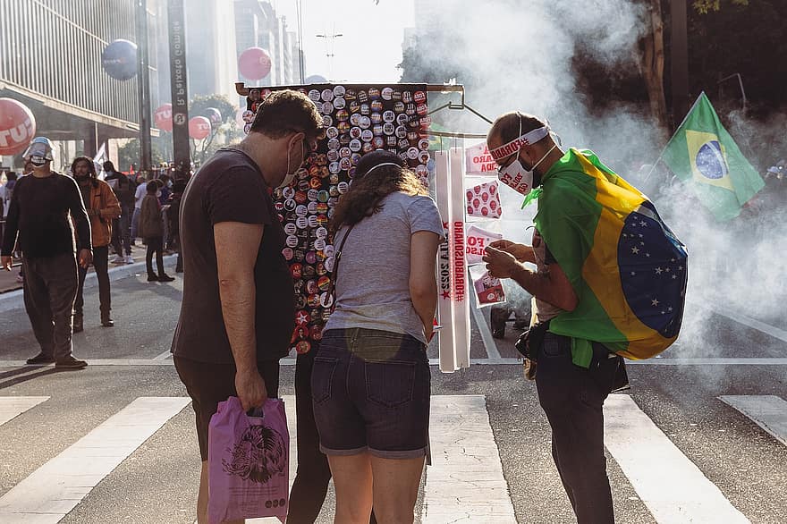 turista, viaje, mercado, vendedor, calle, Brasil, bandera