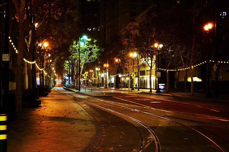 San Jose, Kalifornijoje, kelias, naktis, miestas, miesto centre, šviesa, susiliejimas, gatvės šviesos, šviečia, miesto gyvenimas