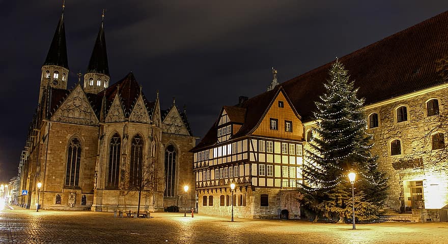 Брауншвайг, исторически център, в центъра, архитектура, сграда, защита на паметника, нощ, съцветие, църква