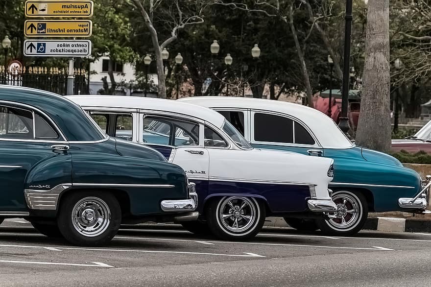 Cuba, oud Havana, taxi's, klassieke auto's, nostalgisch, auto's, voertuigen, parkeerplaats, geparkeerde auto's, Old Timer, 1950