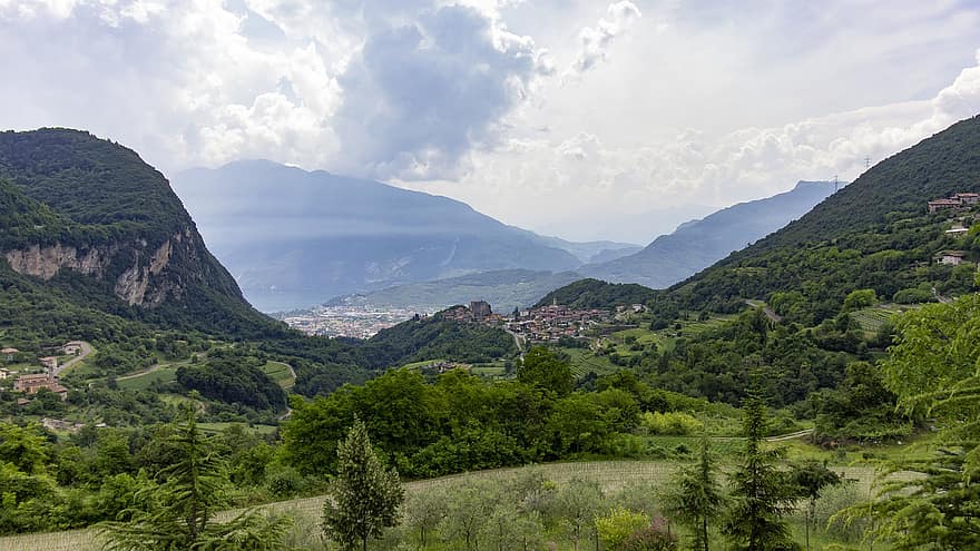山岳、村、木、谷、森林、自然、風景、天王、トレンティーノ、南チロル、山