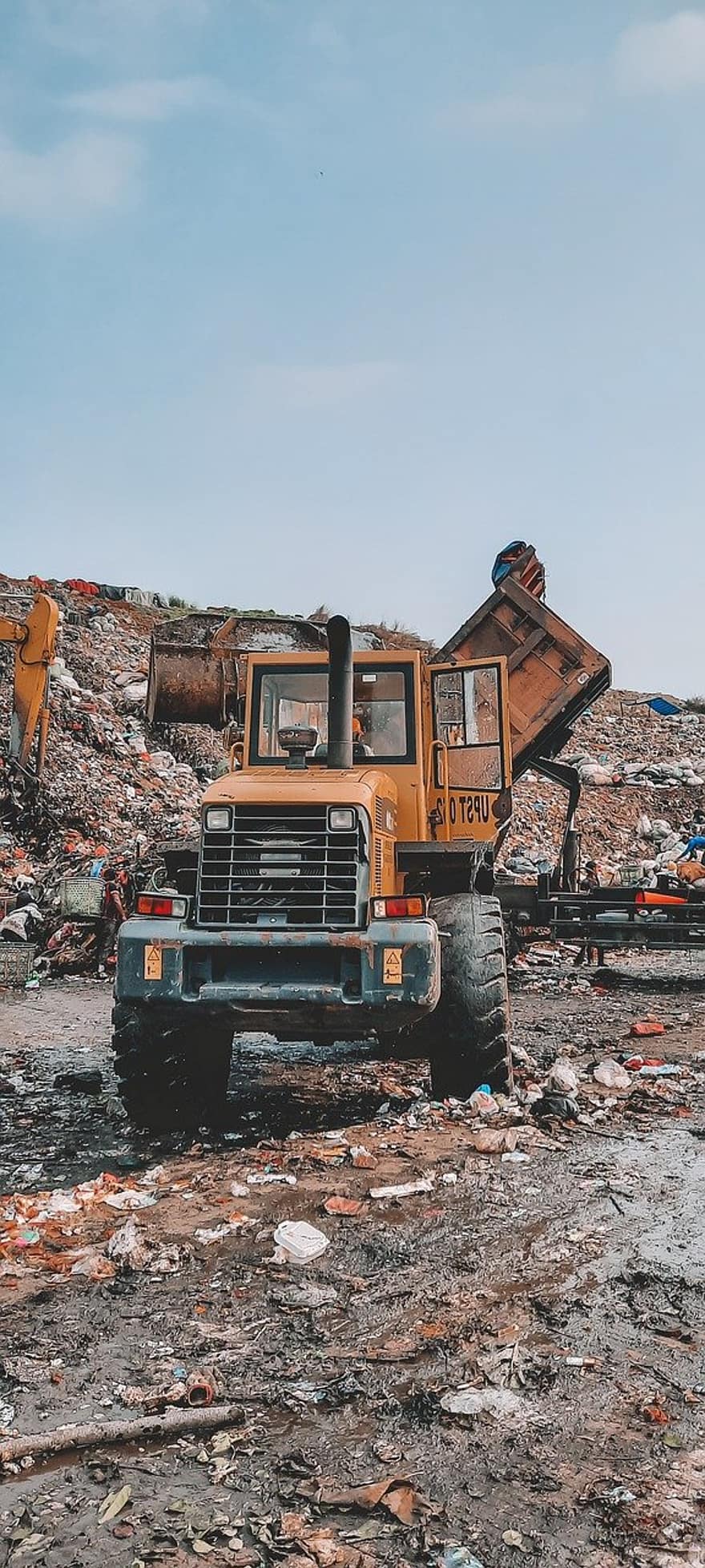 Tractor, Dump Site, Truck, Dump Truck, Vehicle, Trash Dump, Bantar Gebang, Indonesia, Trash, Junk, Bantargebang