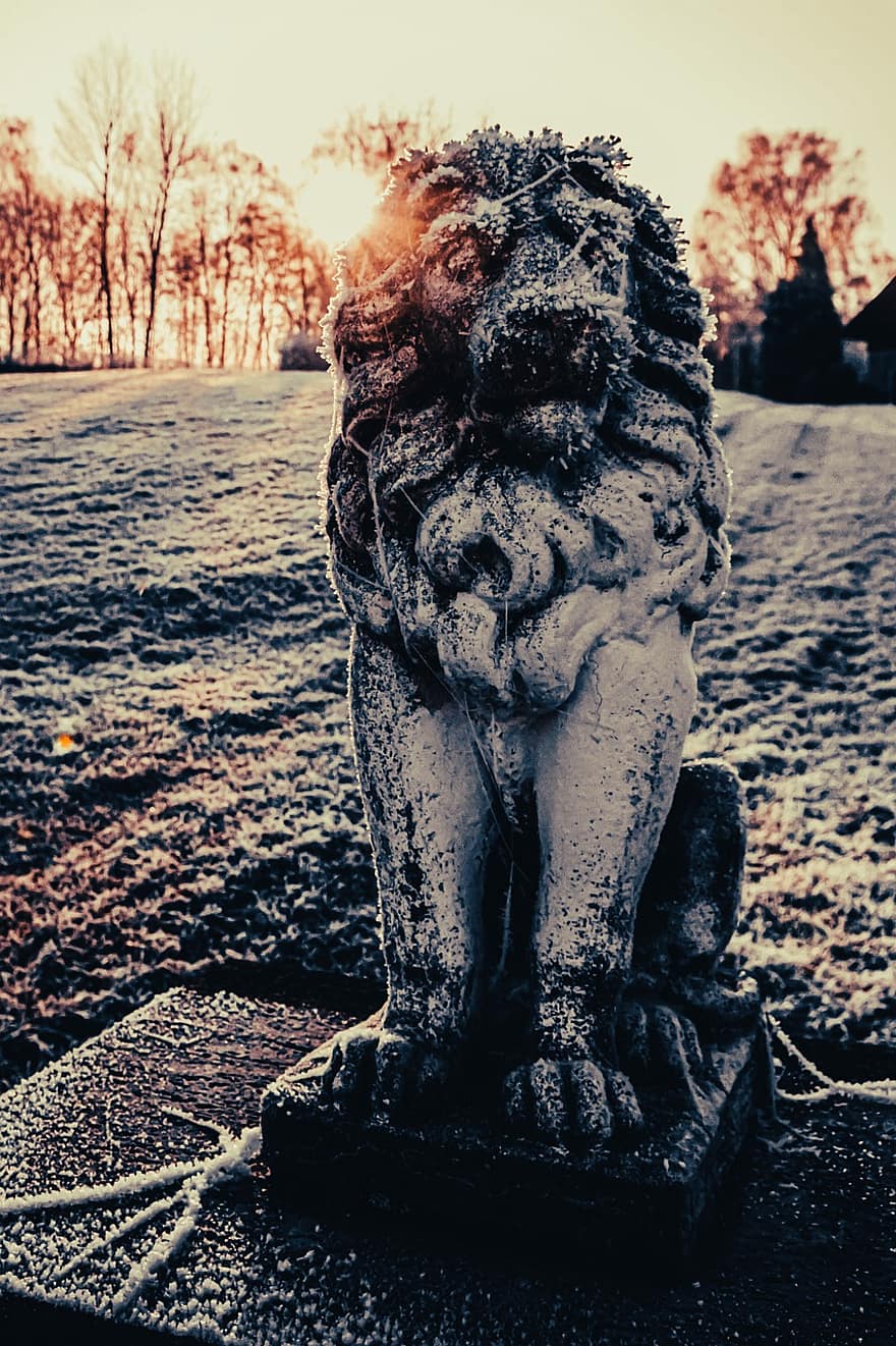 león, estatua, invierno, nieve