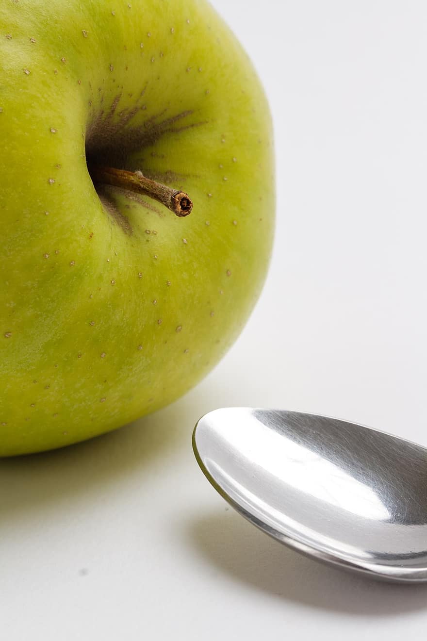 alma, zöld alma, kanál, ezüst kanál, gyümölcs, élelmiszer, diéta, egészséges, vitaminok