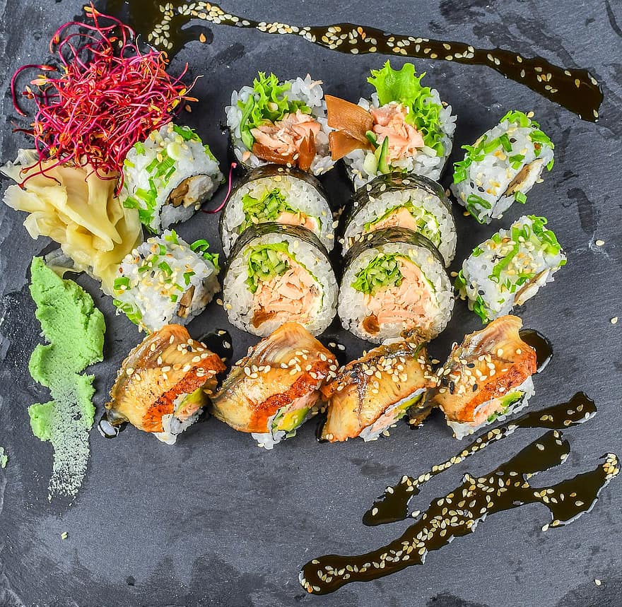 sushi, rotllos de sushi, maki, menjar japonès, menjar, gourmet, marisc, frescor, dinar, placa, cultures