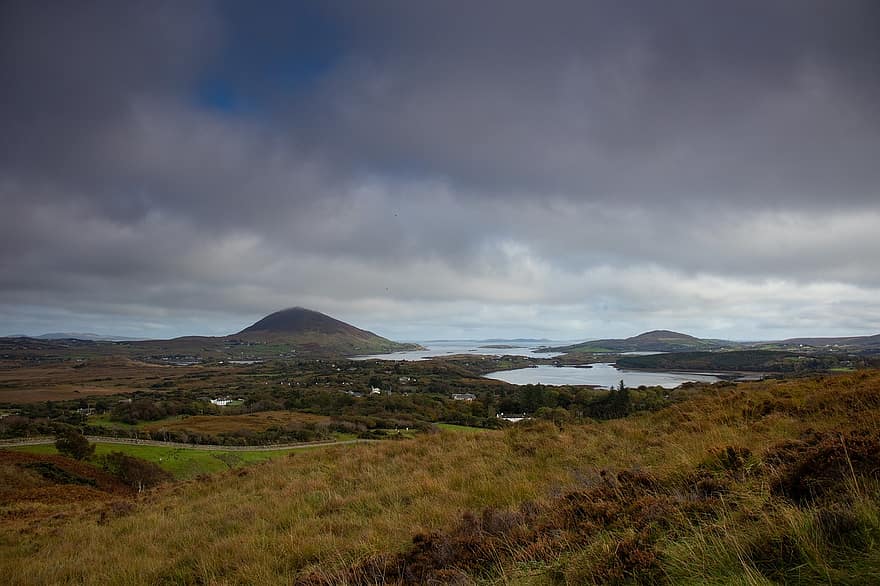 vill atlantisk måte, Connemara nasjonalpark, Irland, Galway, letterfrack, kystlinje, hav, fjellene, bakker