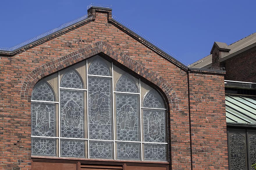 църква, параклис, прозорци, стъклопис, тухли