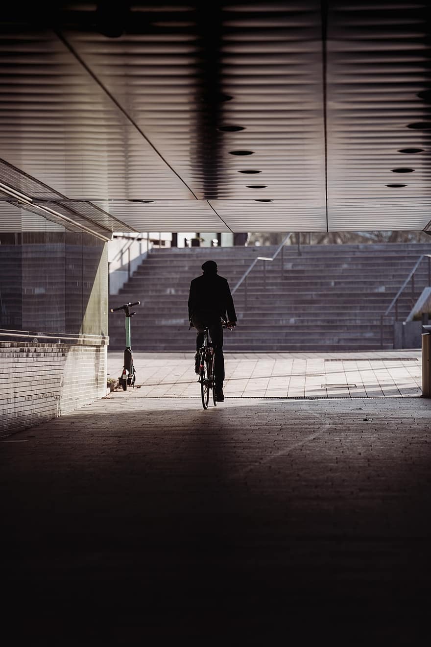 mand, cykel, ridning, cykling, tunnel, arkitektur, by-, herrer, indendørs, en person, byliv