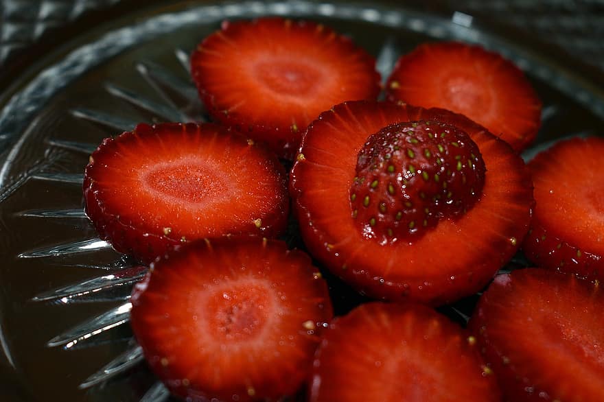 fraise, des fraises, fruit, rouge, manger, aliments, vitamines, en mangeant