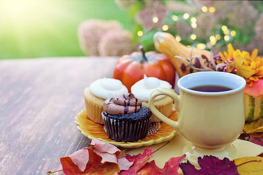 cupcakes, tēja, rudenī, sastāvs, deserti, saldumi, ceptas preces, tējas laiks, kritums, izturas, lapas
