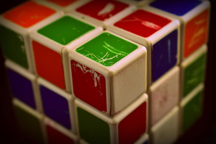 кубчето на Рубик, Комбиниран пъзел, игра