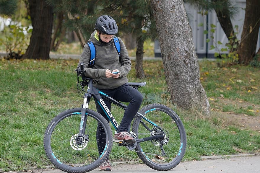 bicicleta, actividad, hombre, adolescente, ciclista, teléfono inteligente, callejón, parque, ciclismo, deporte, hombres