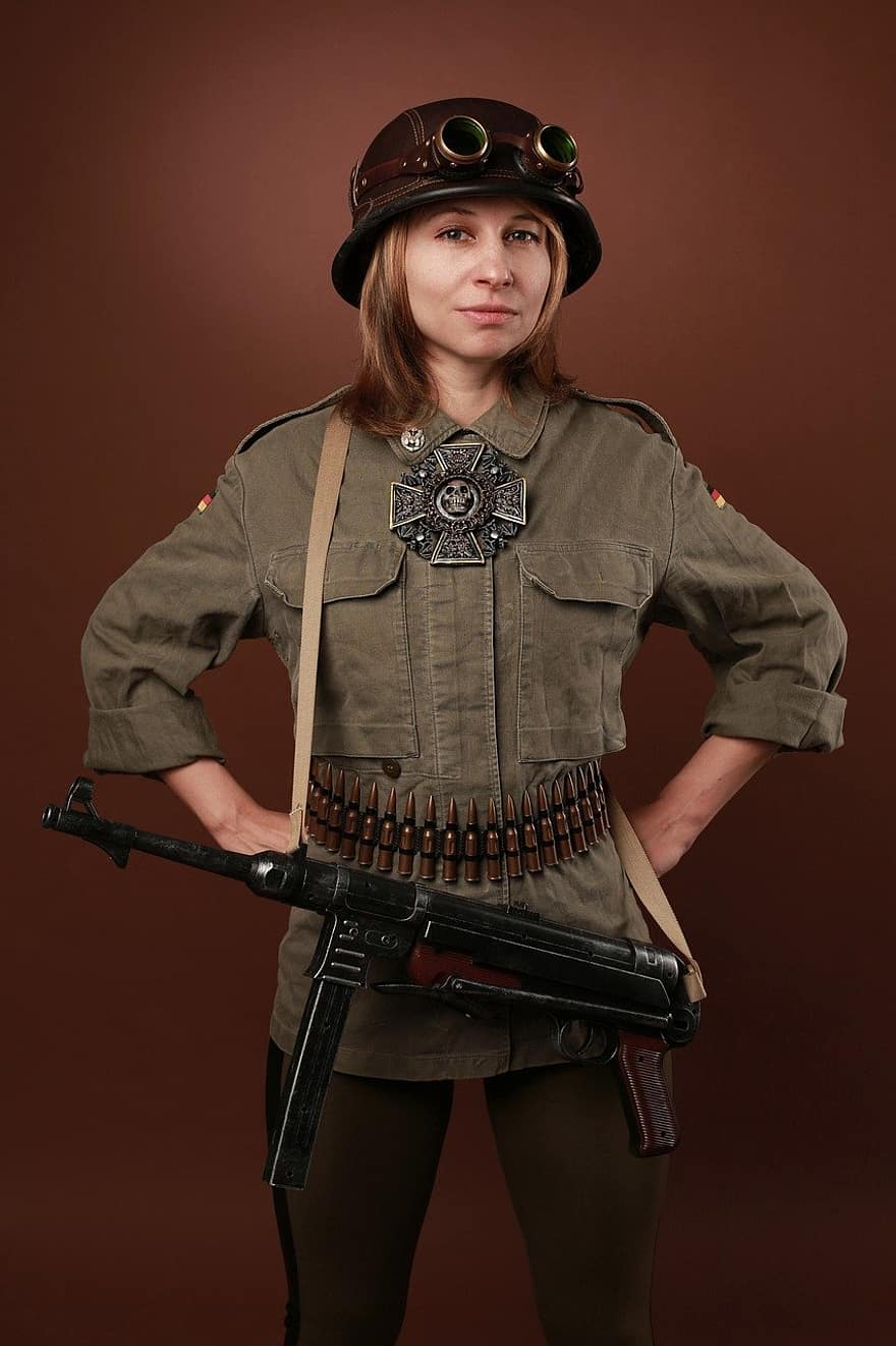 γυναίκα, στρατιώτης, cosplay, ένα άτομο, ένοπλες δυνάμεις, ΣΤΡΑΤΟΣ, στρατός, πορτρέτο, όπλο, κοιτάζοντας την κάμερα, shot στούντιο