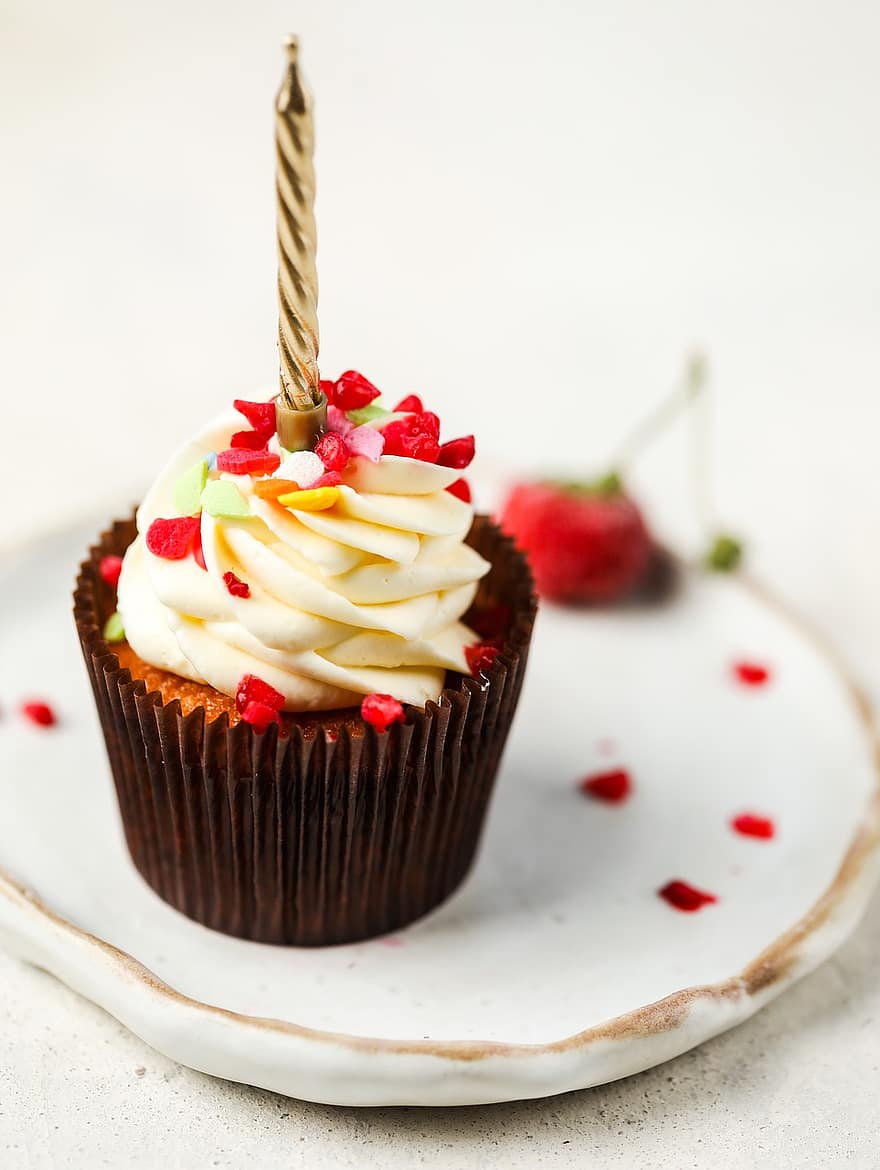 cupcake de cumpleaños, magdalena, postre