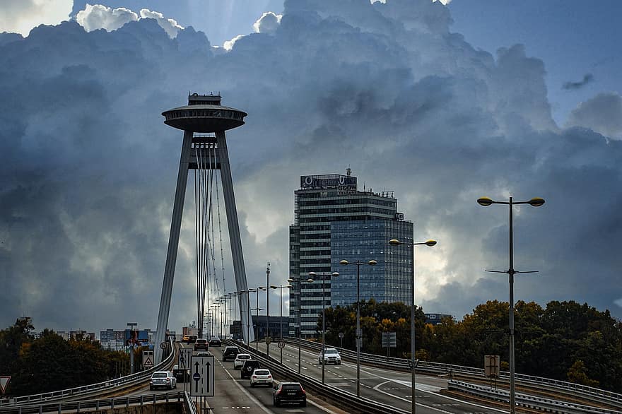 Bratislava, șosea, Slovacia, turn, arhitectură, trafic, peisaj urban, transport, construită, mașină, exteriorul clădirii