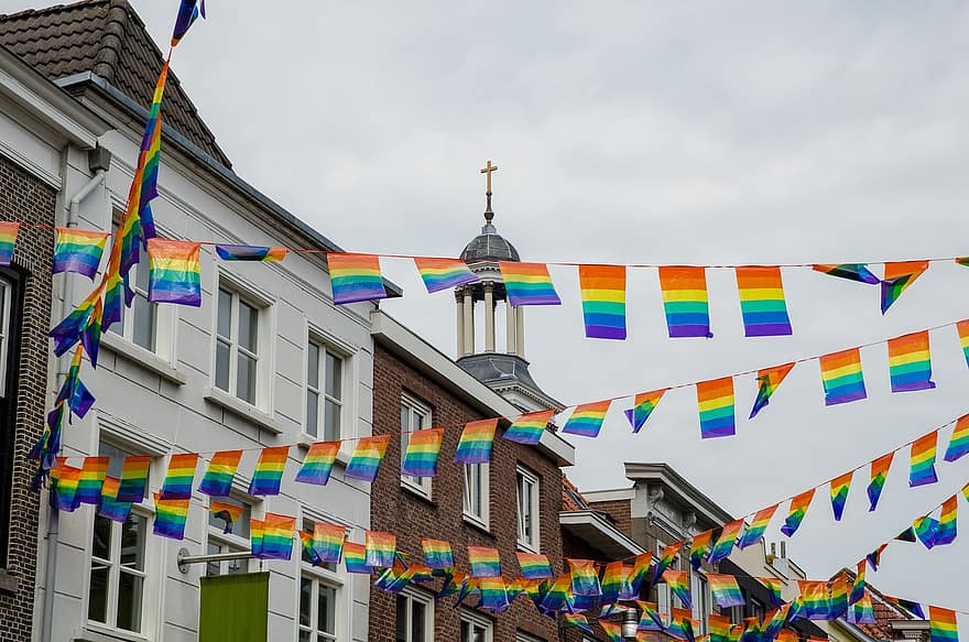 gereja, kota, bendera pelangi, Pelangi Buntings, kebanggaan, persamaan, multi-warna, perayaan, budaya, Pelangi, festival tradisional